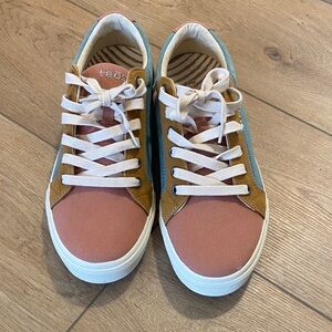 Taos Colorblock Sneakers size 9M
